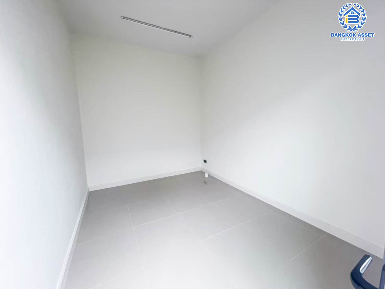 *****บ้านเดี่ยวมือสอง ม.เดอะพาวิลล่า กาญจนาภิเษก-บางบอน3 เนื้อที่ 199 ตร.ว. ฟังก์ชัน 5 นอน 6 น้ำ 2 ห้องแม่บ้าน 6 ที่จอดรถ บนทำเลศักยภาพ เชื่อมต่อถนนหลายเส้น ไม่ว่าจะเป็น ถ.เอกชัย, ถ.เพชรเกษม69, ถ.พระราม2 และใกล้จุดขึ้นทางด่วน "อาจณรงค์-รามอินทรา"